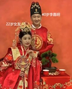 41岁‘小演员’李嘉明与相差18岁的妻子月月婚姻现状引关注