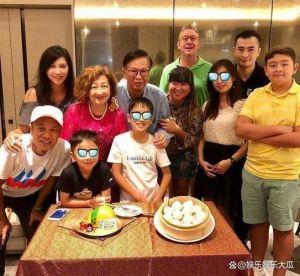 李克勤儿子17岁生日派对：温馨家庭展教育理念