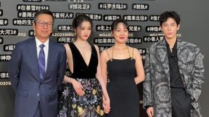 关晓彤闫妮微醺母女互动，分享演技趣事与艺术追求