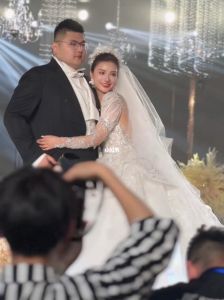 德云社王九龙盛大婚礼，朱琳甜美笑容成焦点